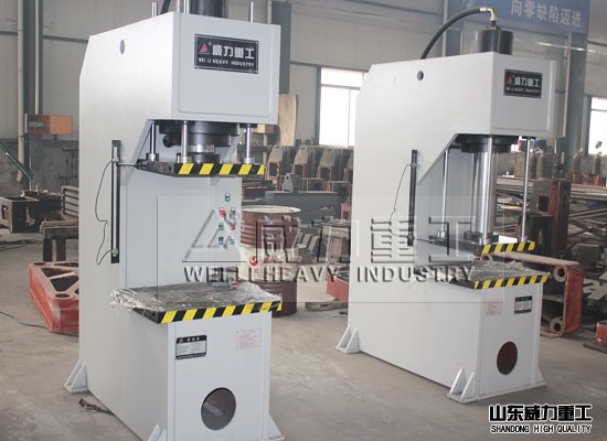 40噸單柱油壓機生產(chǎn)車間實景拍攝1